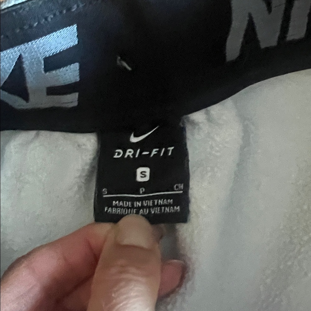 ⭐️ Nike Heather Gray Joggers - Picture 3 of 7